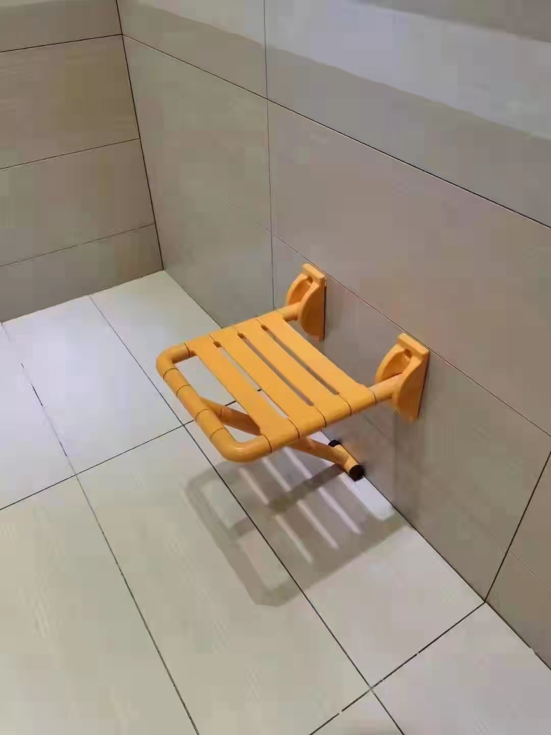 淋浴區坐凳