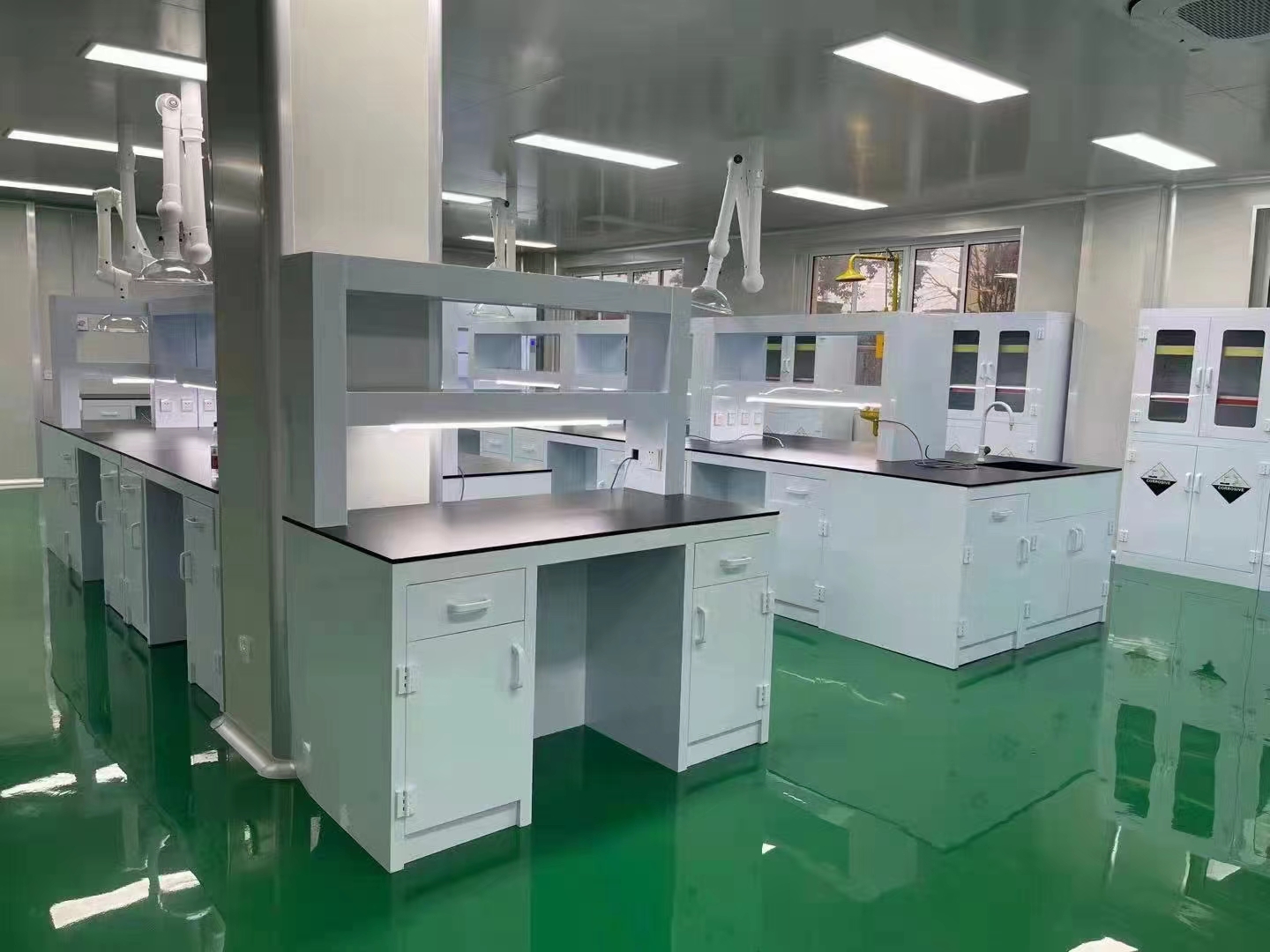 武宣实验台-实验室家具-通风柜-仪器台-来宾实验室家具工厂