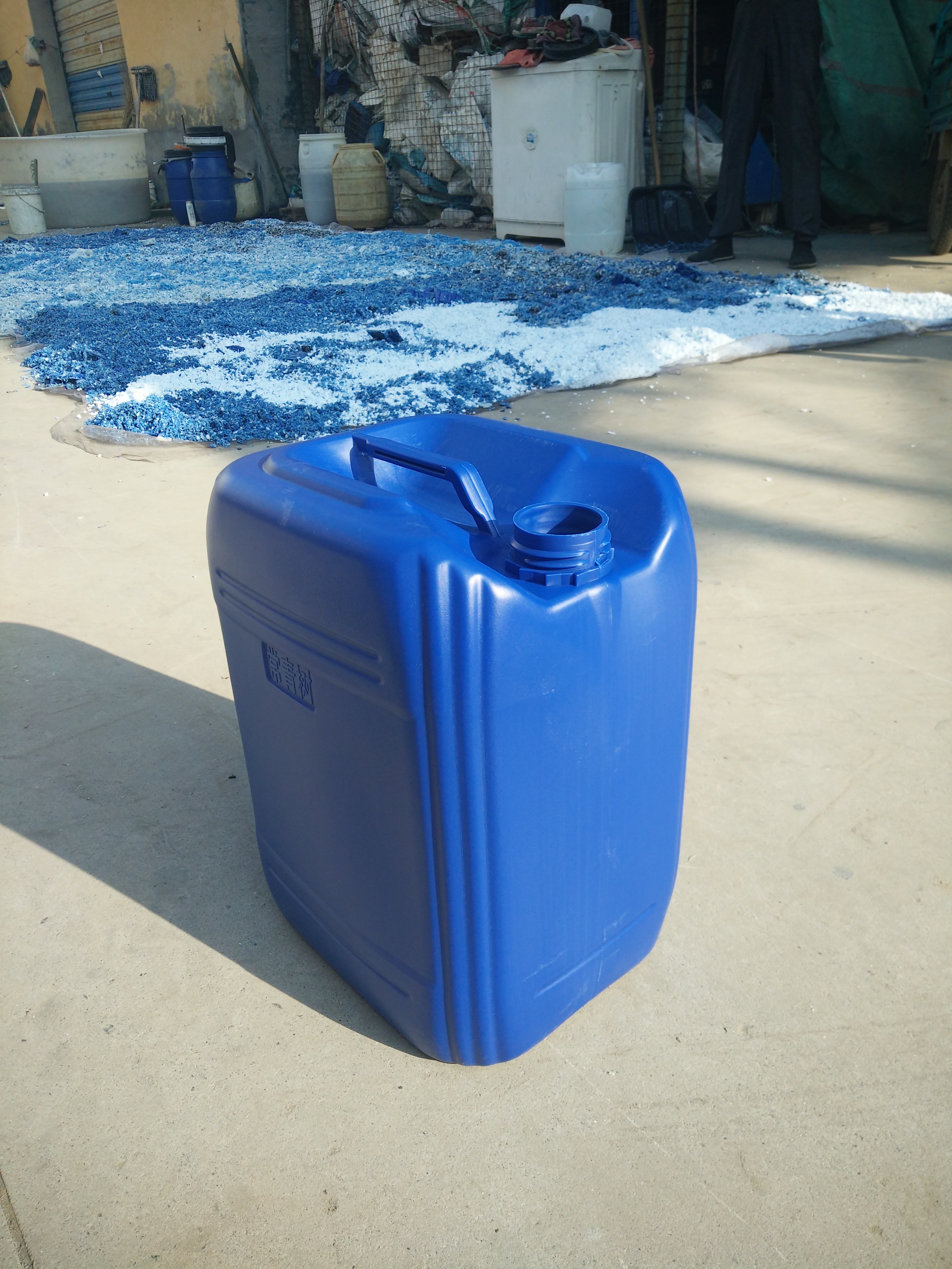 供应20L塑料桶 20升堆码桶 25升加强筋堆码效果