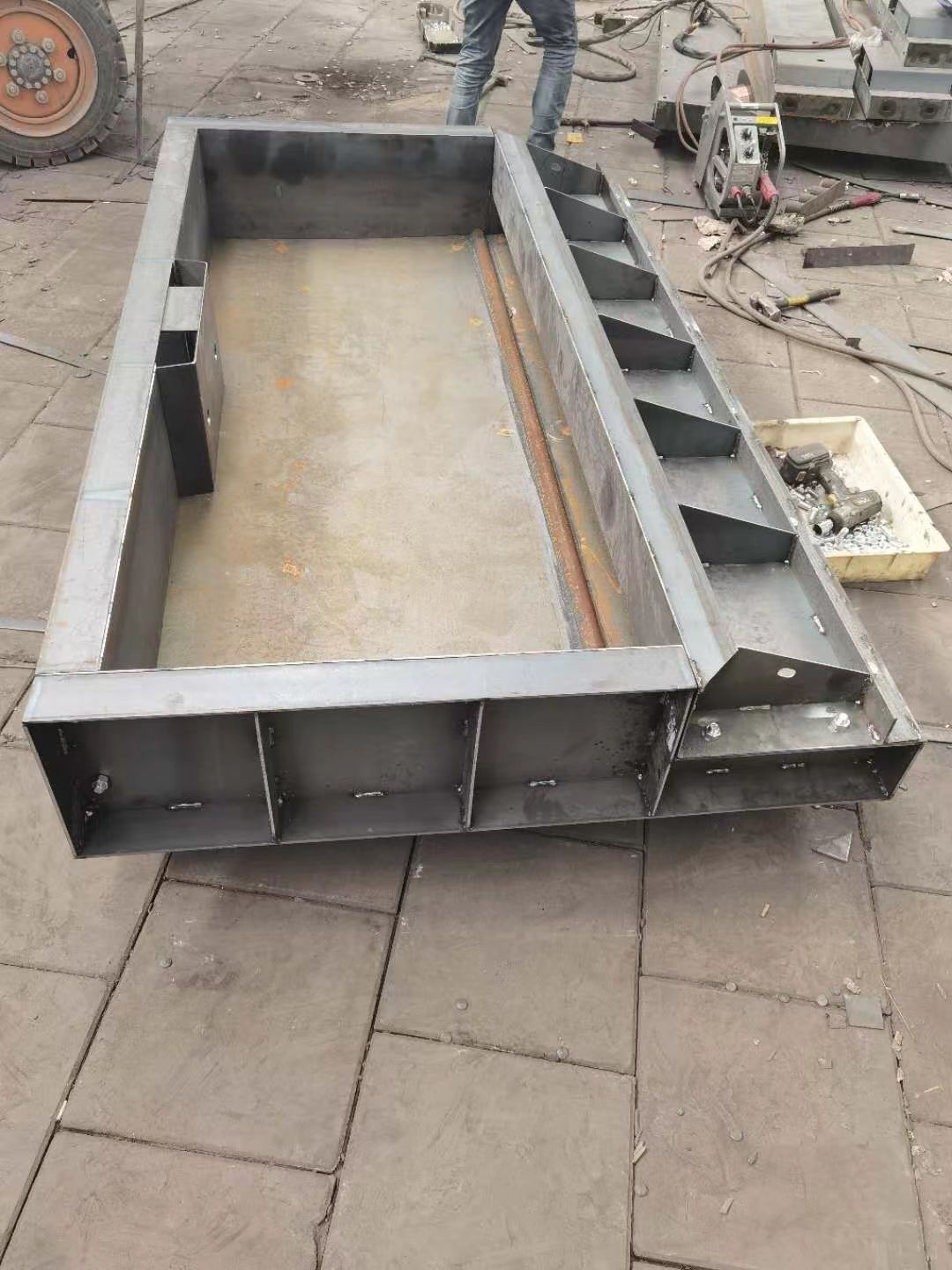武汉高铁栏杆遮板模具定制