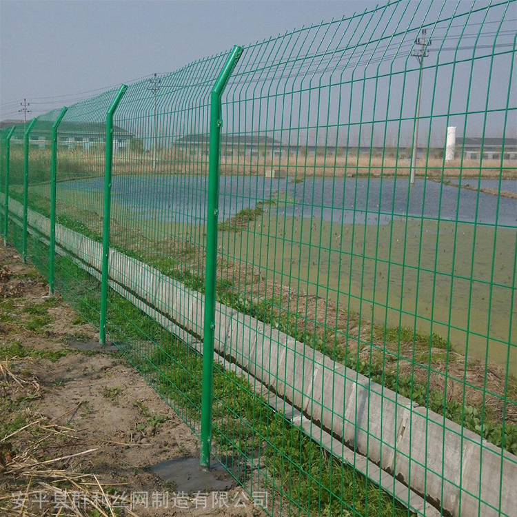 湖北框架护栏网定制 园林防爬隔离筛网 双边丝隔离防护网