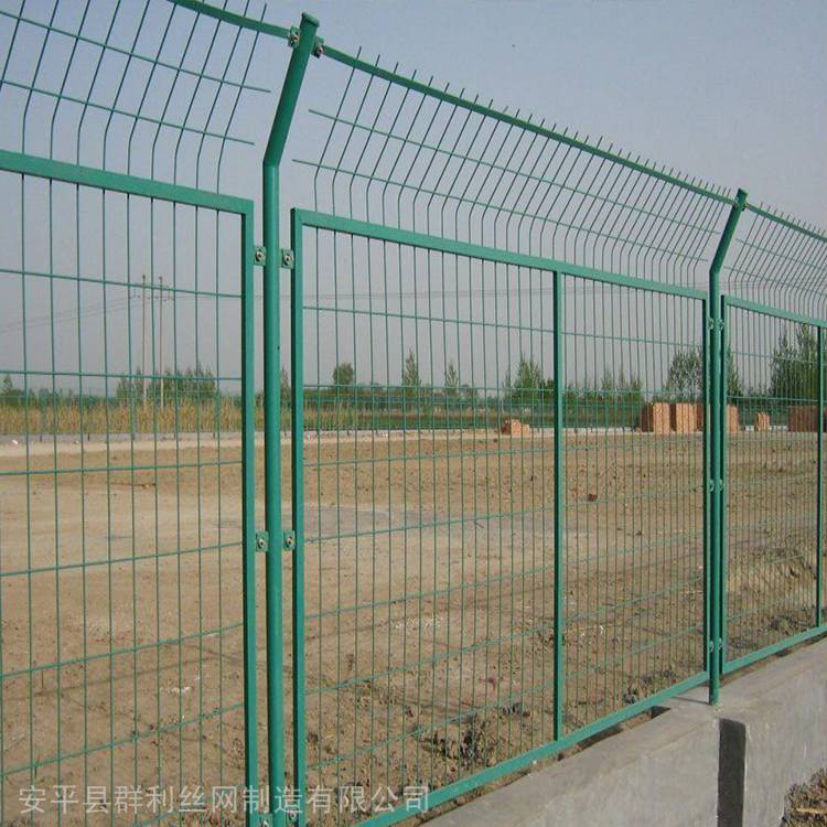 养殖隔断防护栅栏 双边丝护栏围墙隔离网 果园室外钢丝护栏网