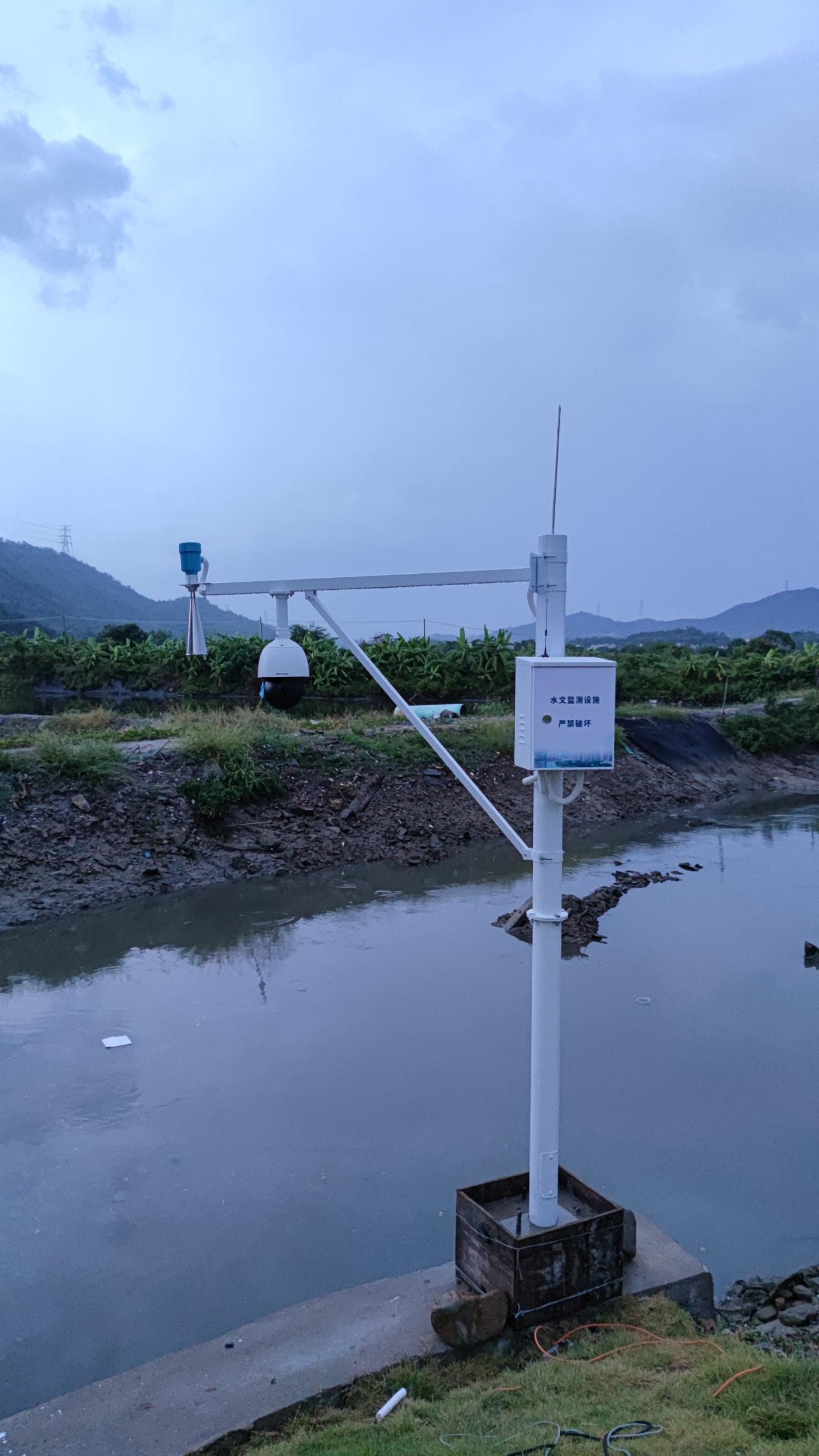 广东省汕尾市3台雷达水位监测站安装完成