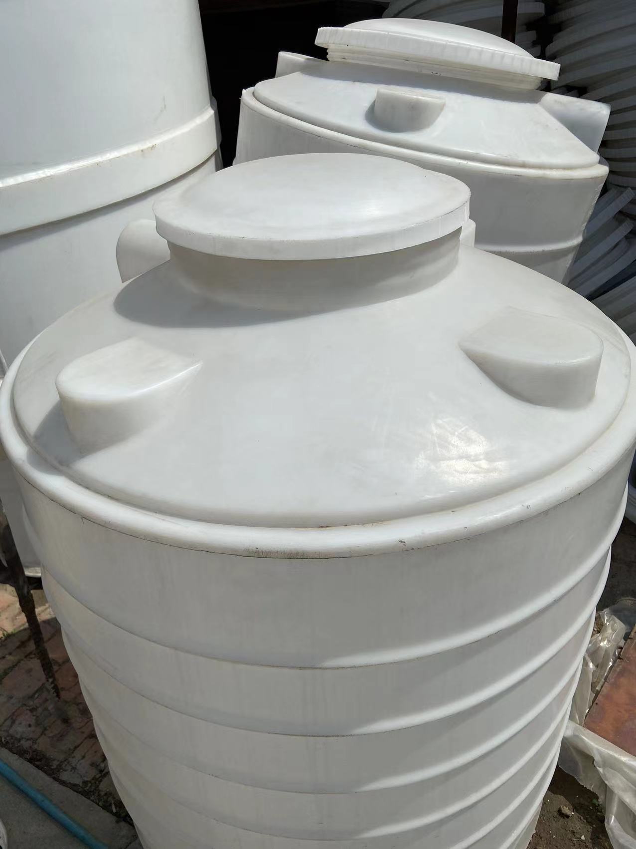 2吨装塑料水塔化工储罐供应储水桶搅拌罐