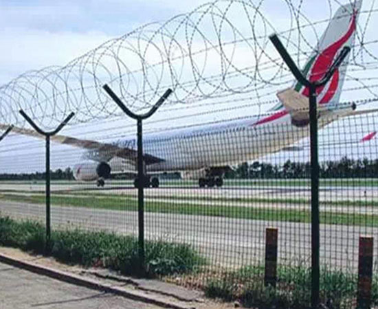 机场围界刀片刺绳滚笼防护网防攀爬钢网墙Y型柱隔离网机场围栏