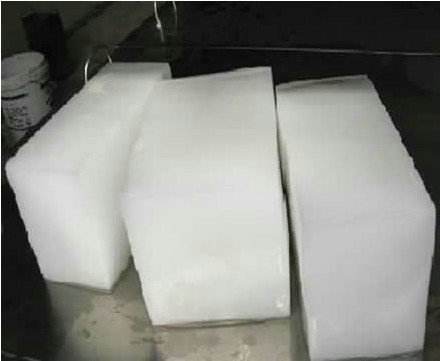 武汉食用冰块厂家地址 降温大冰块供应商找雪源呱呱制冰厂配送