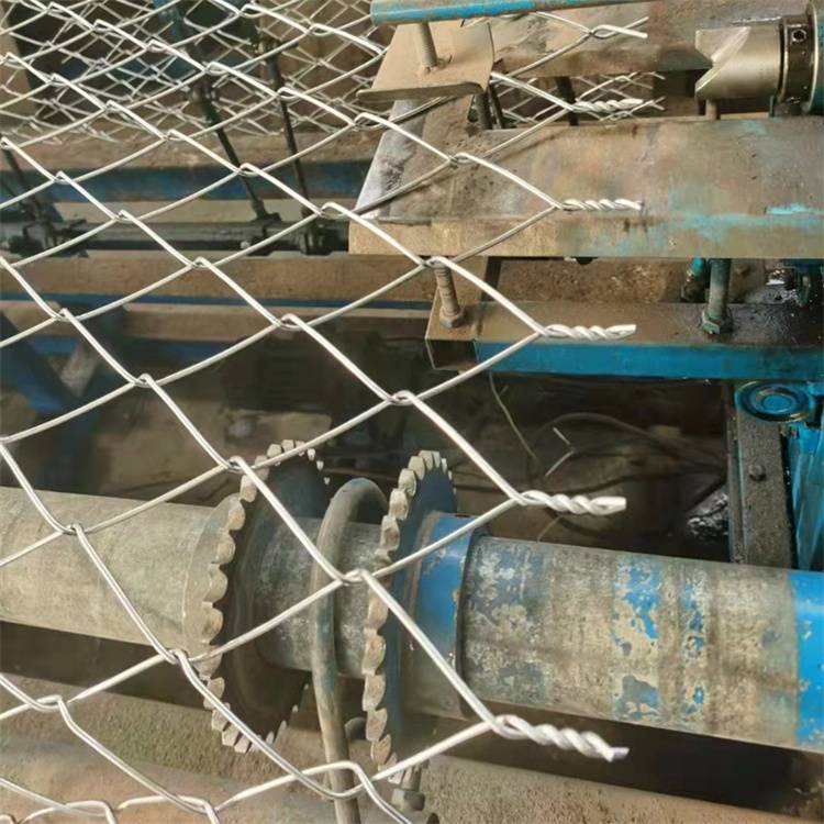 铁丝网围栏厂 养殖牛羊栅栏网 全钢拧边防护网 果园镀锌钢丝网