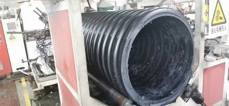 PE实壁缠绕管生产线 埋地排污螺旋管设备