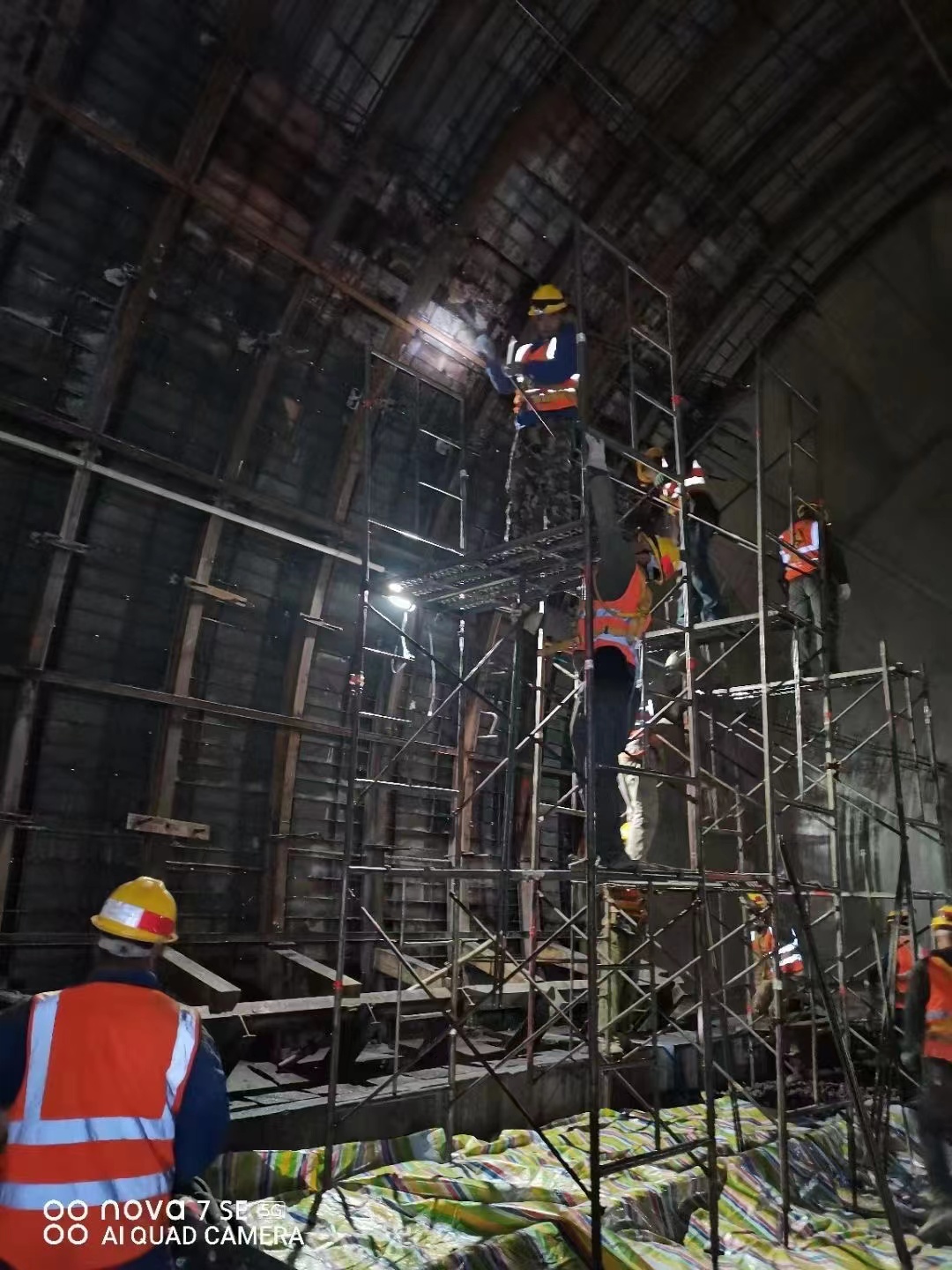 重庆隧道加固施工用高强自密实混凝土施工方便操作简单