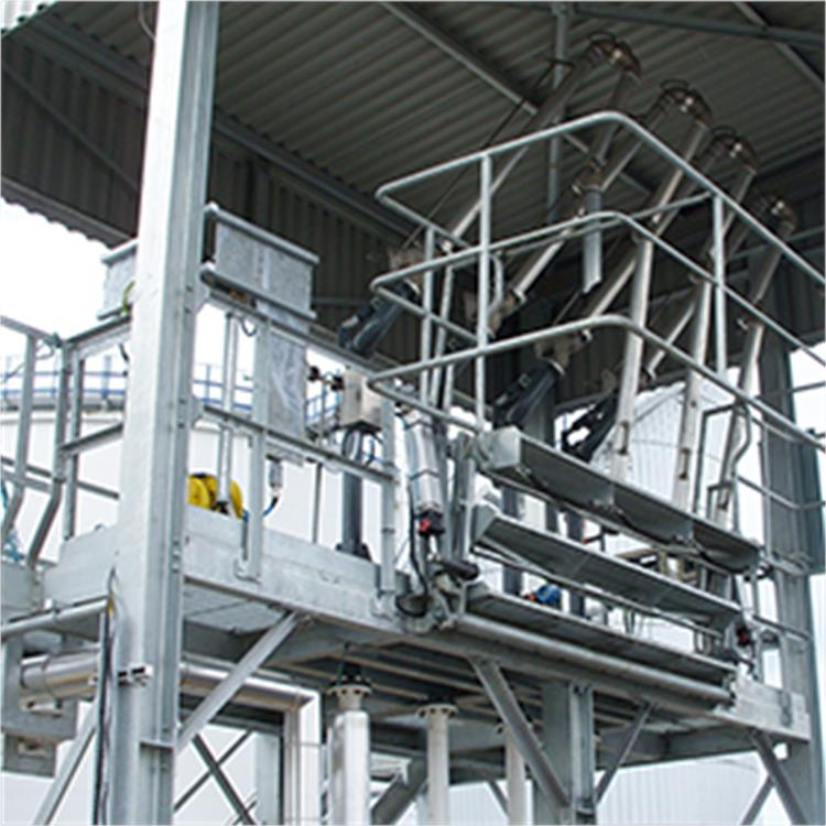 不锈钢伸缩活动梯 适合装卸使用 鹤管装卸 活动登船梯