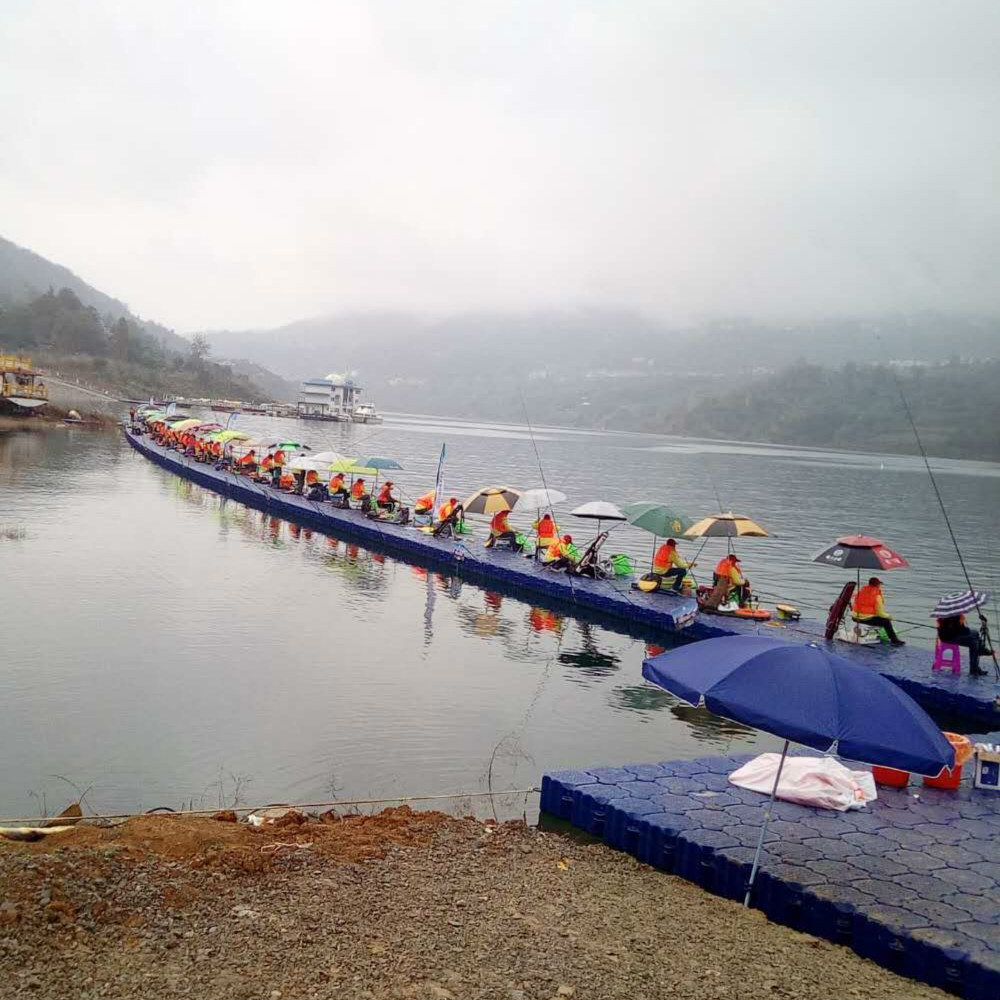 帆船靠泊平臺(tái)浮筒 河道搭橋浮體廠家 柏泰浮箱定制
