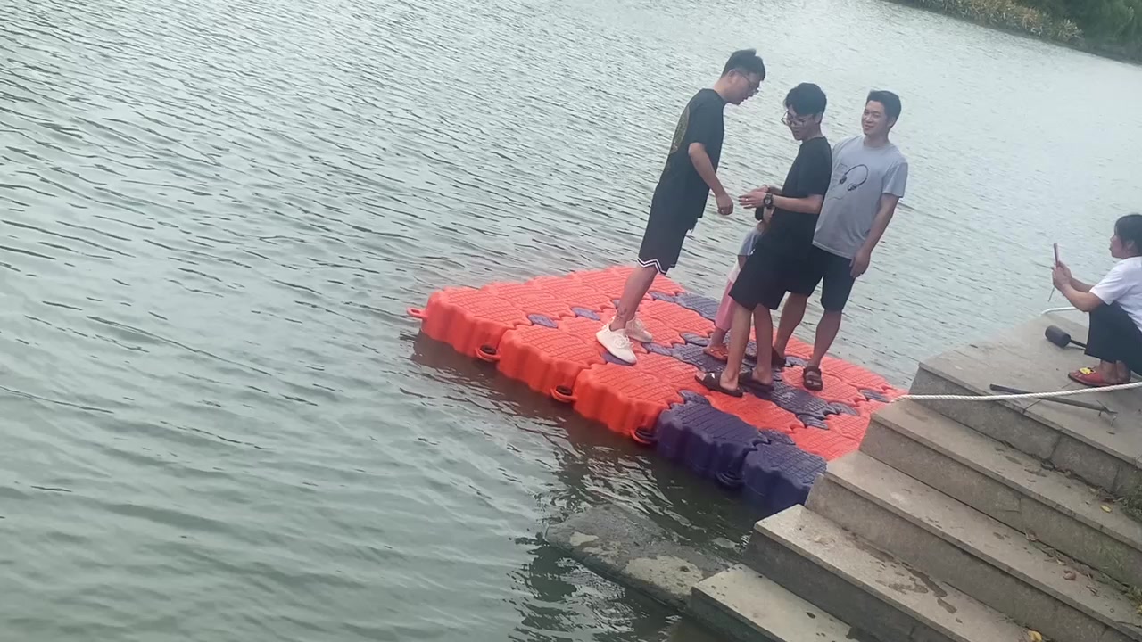 攔污浮筒