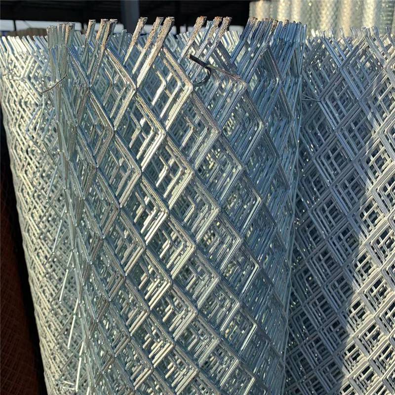 镀锌双边丝护栏 圈山圈地铁丝网 菱形银色卷状防护网