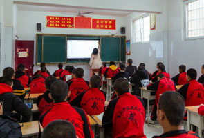 河南郑州登封嵩山少林武术学校一年学费多少钱？
