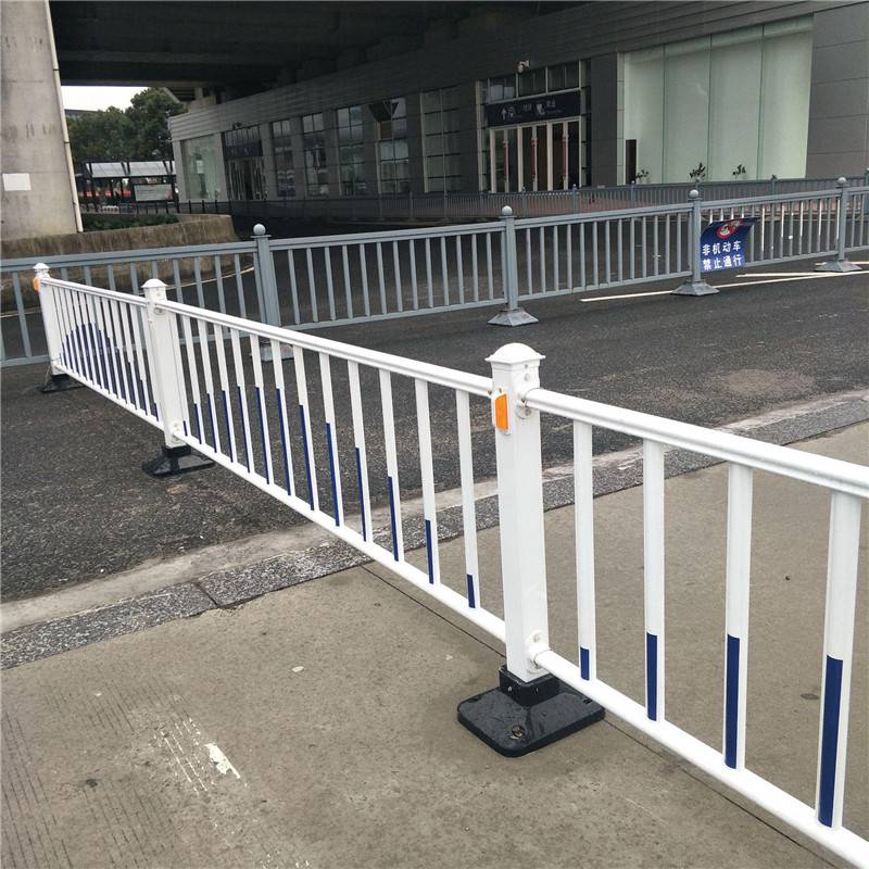 淮盛广场隔离栏杆 京式护栏支持订做 U型弯焊接隔离栏