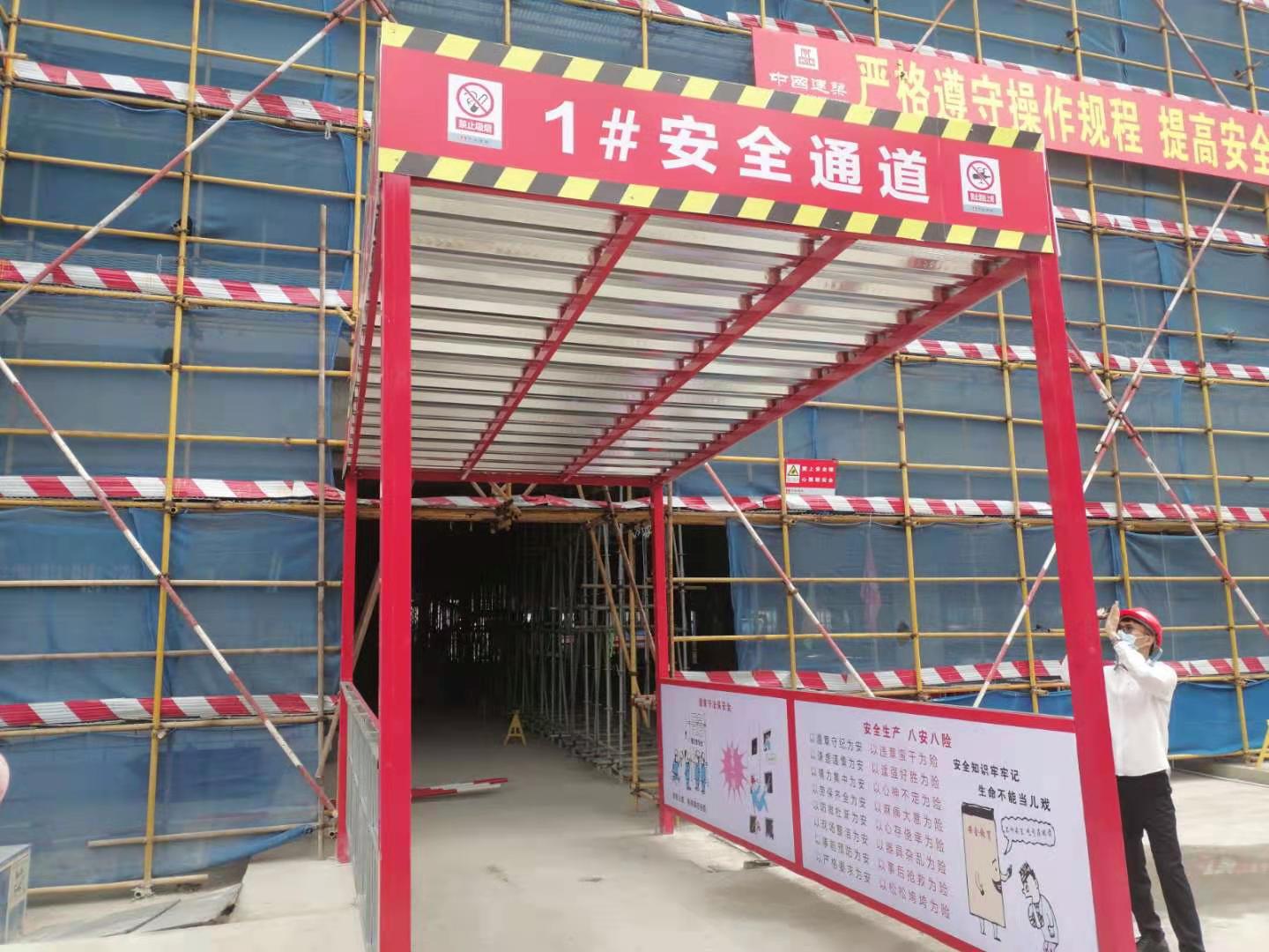 宝安区上海建工通道人工通道安全通道搭设规范要求 施工安全电梯门走道棚 升降机防砸安全棚