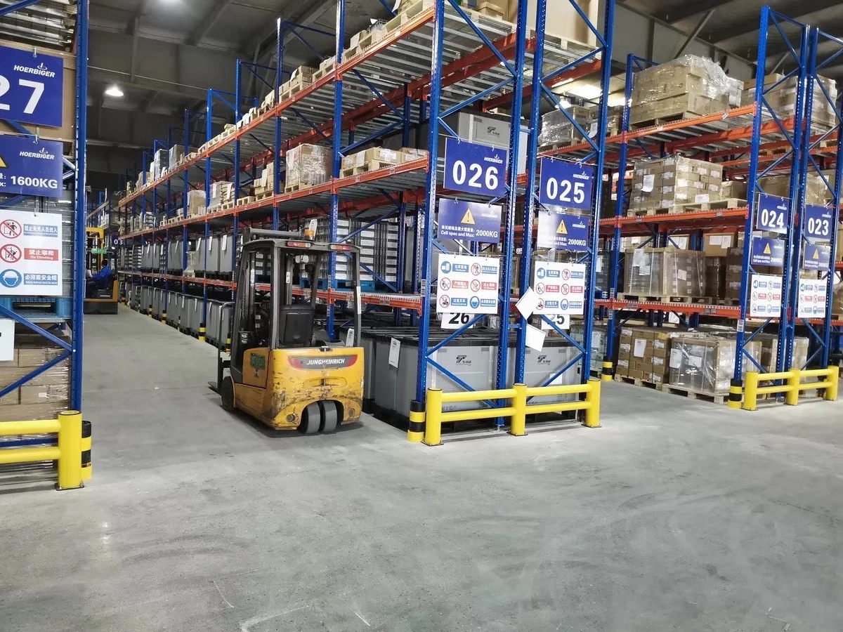 大型高位仓库货架常用的安全配件，附件防撞护栏，网层板