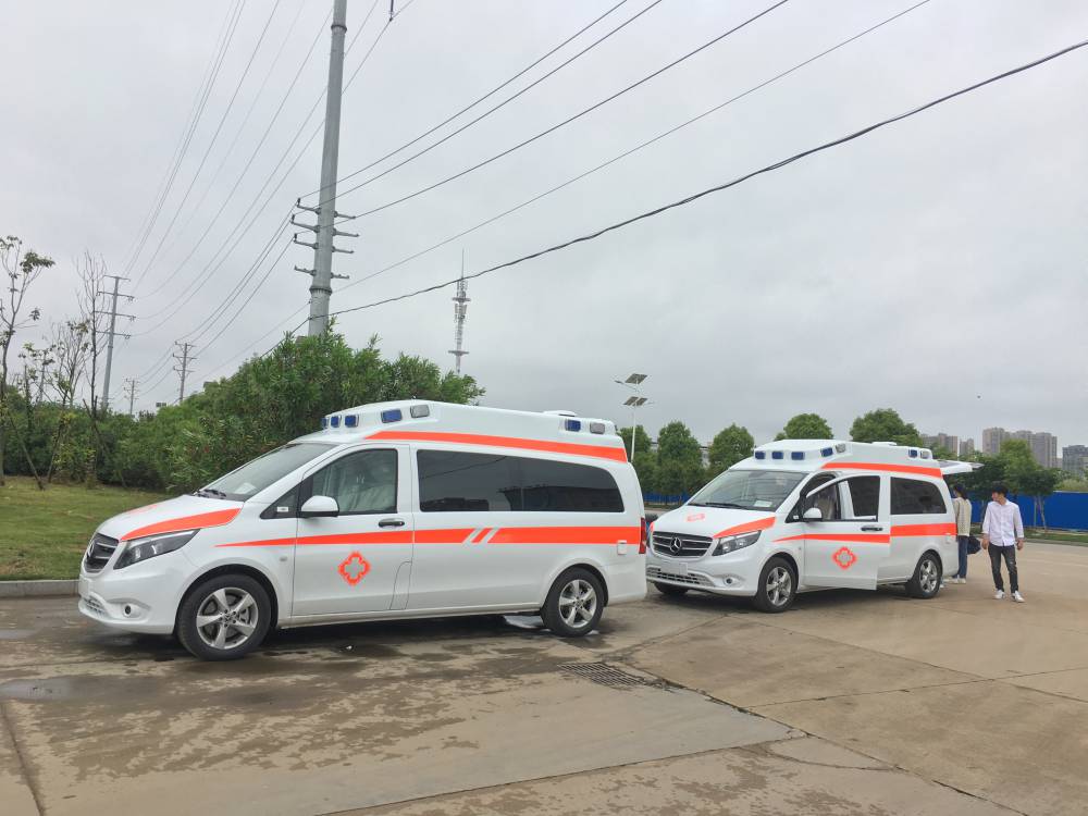 国六奔驰救护车 带负压舱救护车