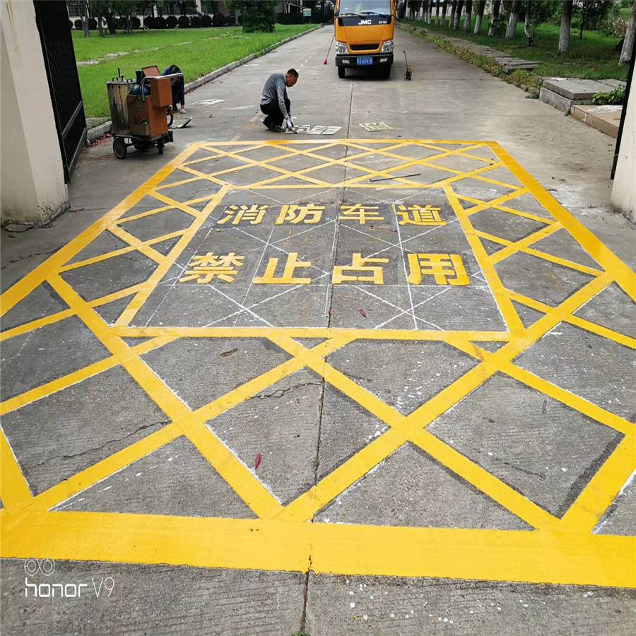 娄底商场划车位标线选路安 乡村公路热熔划线本地施工队