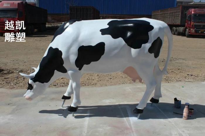 不锈钢奶牛雕塑摆件制造 奶牛雕塑艺术品 牛类雕塑工厂