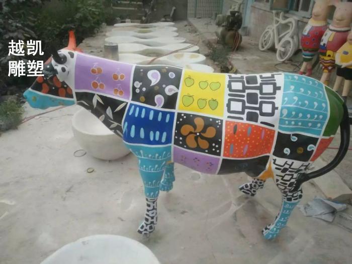 不锈钢奶牛雕塑建筑制造商 奶牛雕塑金属 彩色牛类雕塑