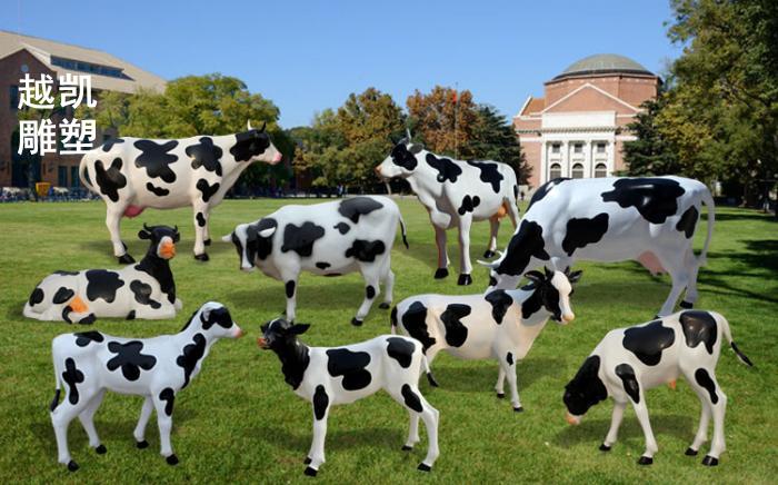 水景奶牛雕塑生产 牛类雕塑异型 制造不锈钢奶牛雕塑