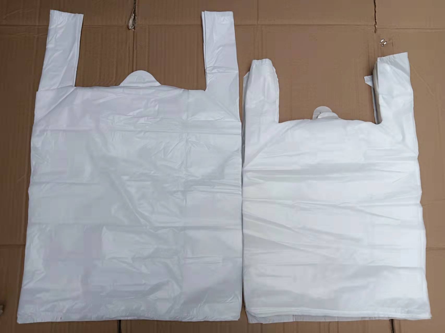 周口回收报废塑料袋，镀铝膜，手提袋，编织袋 食品膜 包装袋
