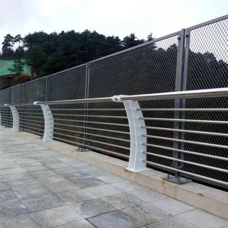 毕节桥梁防撞钢护栏 304不锈钢复合管灯光护栏 河道防护栏