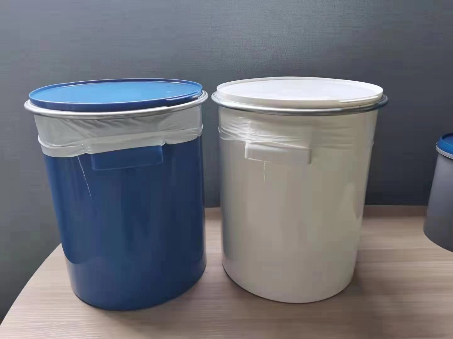 江苏常州阳明塑料定制生产销售塑料美式桶-280mm硅胶包箍直口桶
