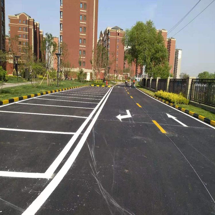 天津北辰区停车场设施划线 厚度均匀色泽清晰 路佳交通划线