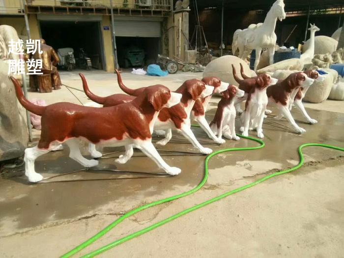 小狗雕塑底座制作厂家 社区动物雕塑 园林景观狗雕塑定做