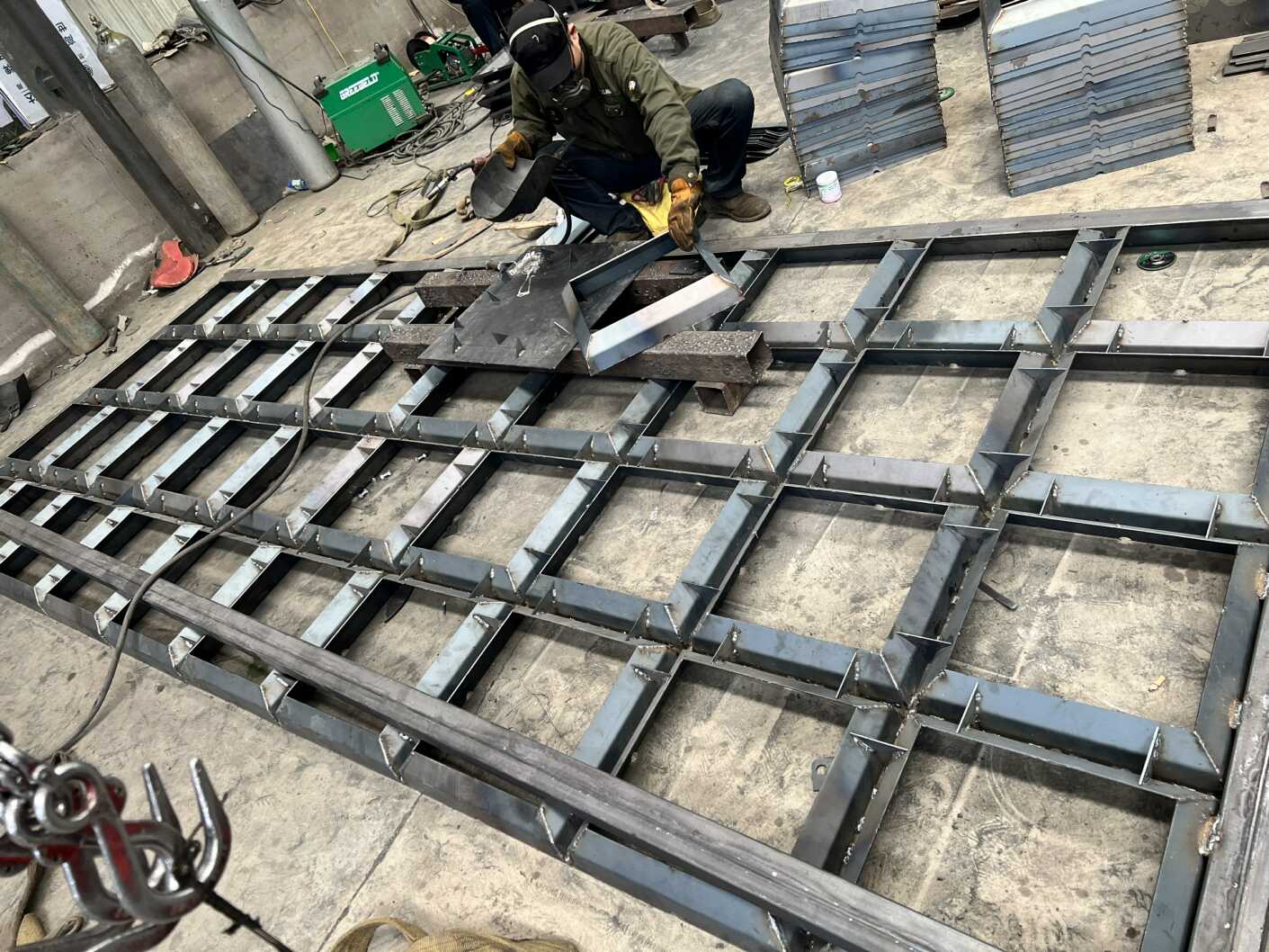 青岛堆头建设混凝土单元排制造模具穿绳联锁块成型模具