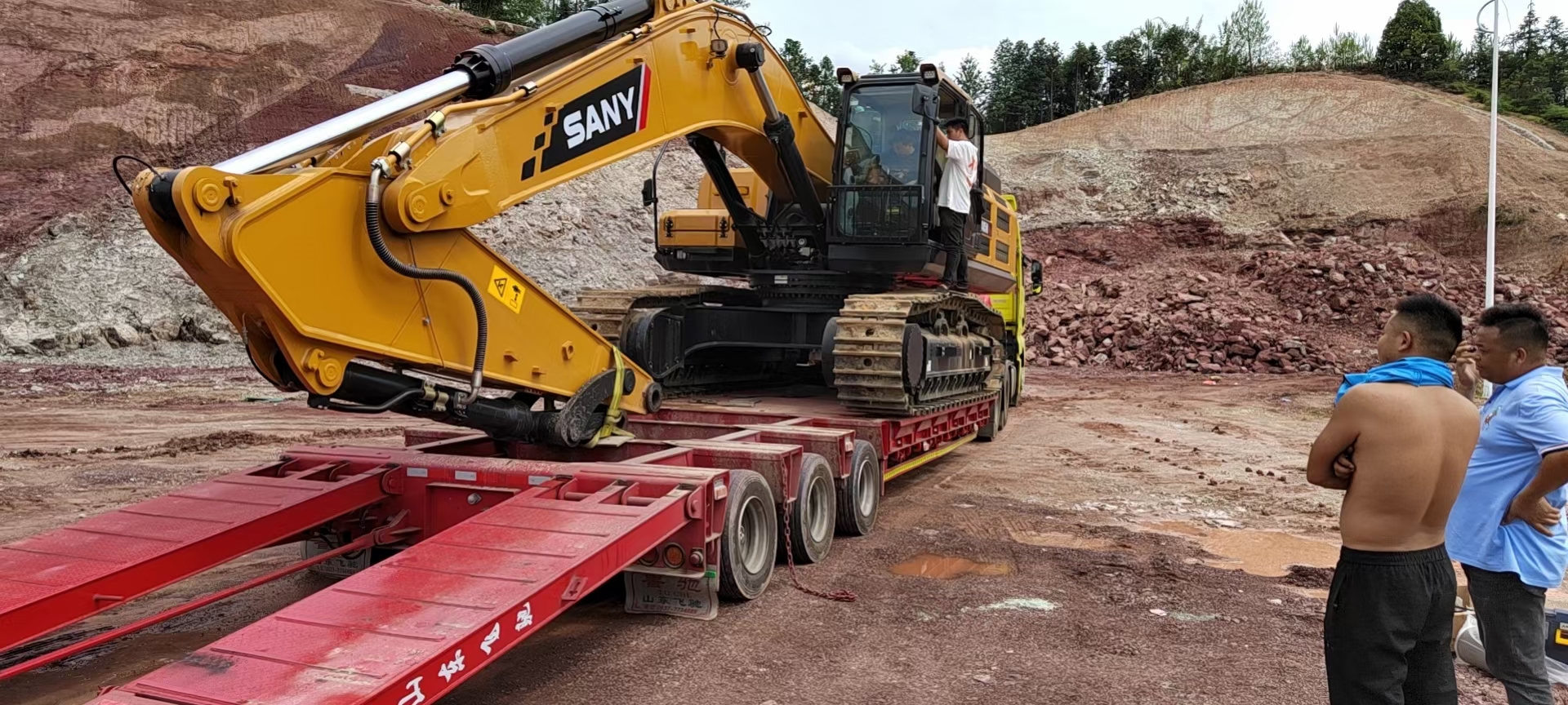 挖掘机运输公司 挖掘机运输拖板车 机械设备运输详情