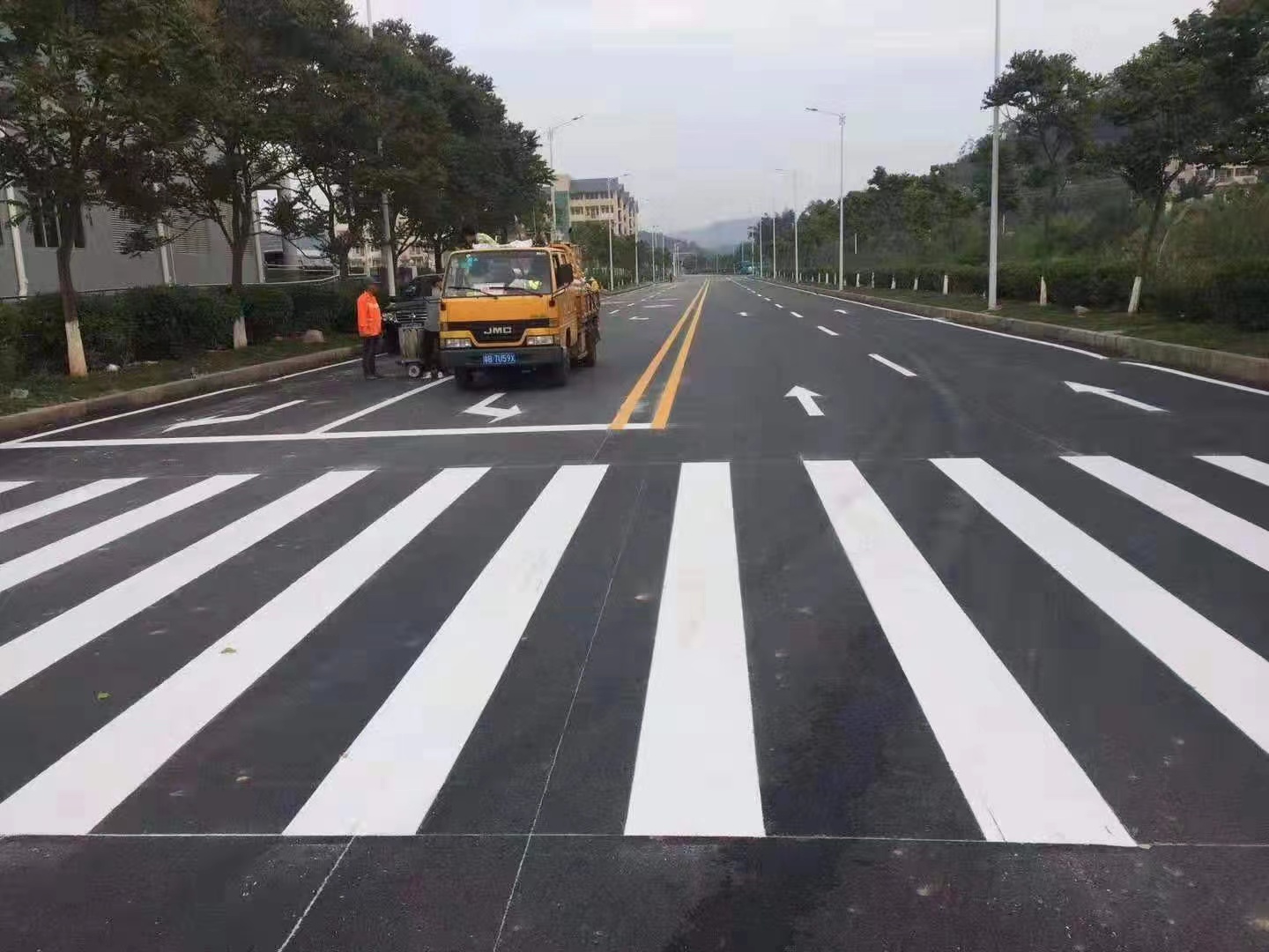 沥青路面贴缝带施工流程