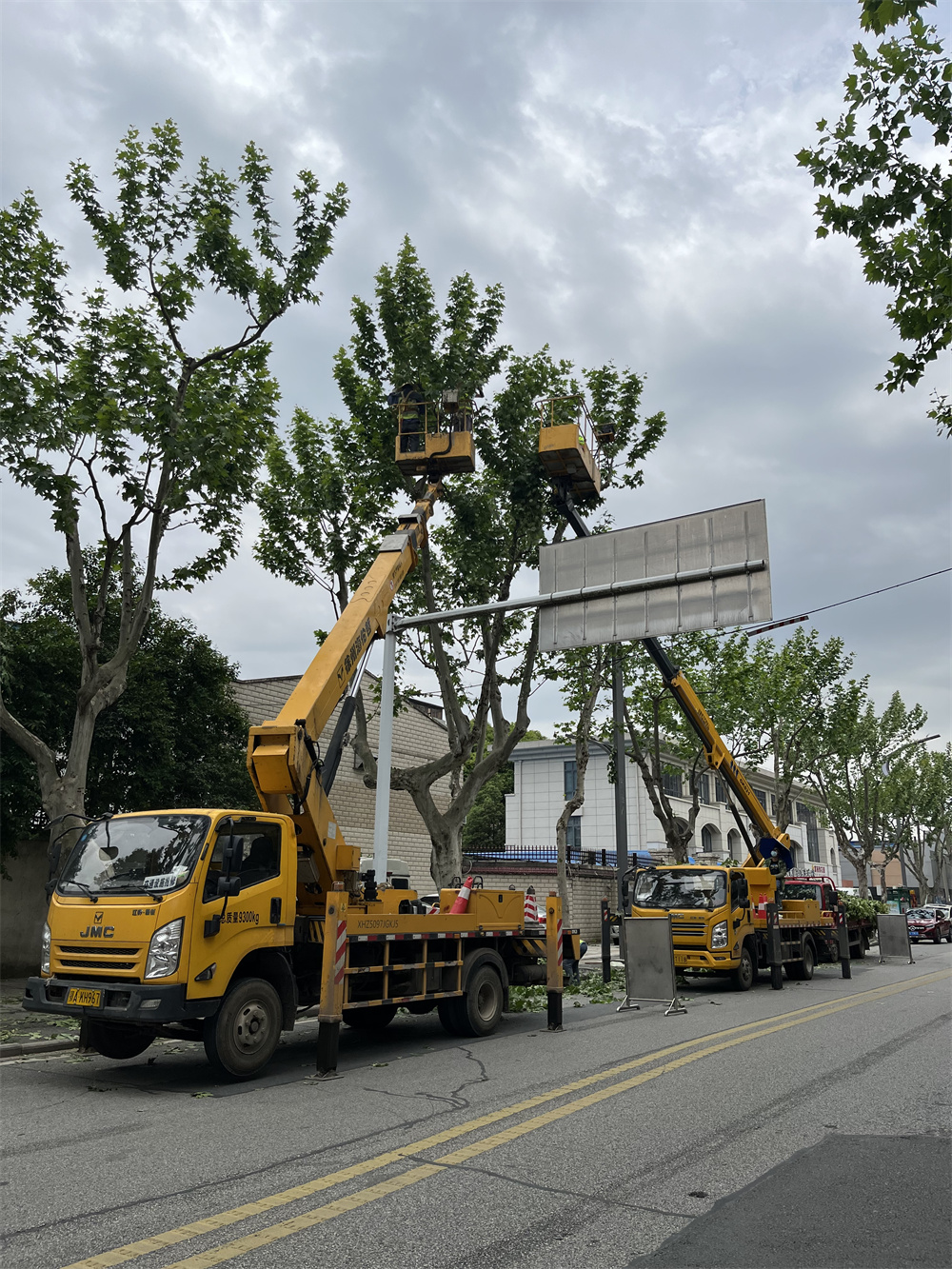 江汉区专业路灯维修车出租公司