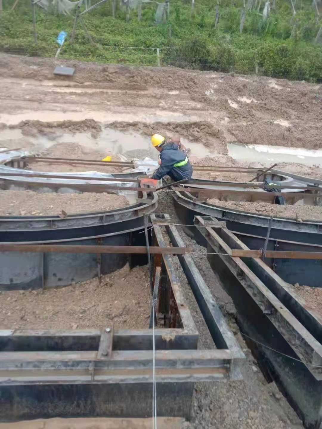 汪湖镇铁路路基防护直径3米拱形骨架护坡钢模具带止水沿