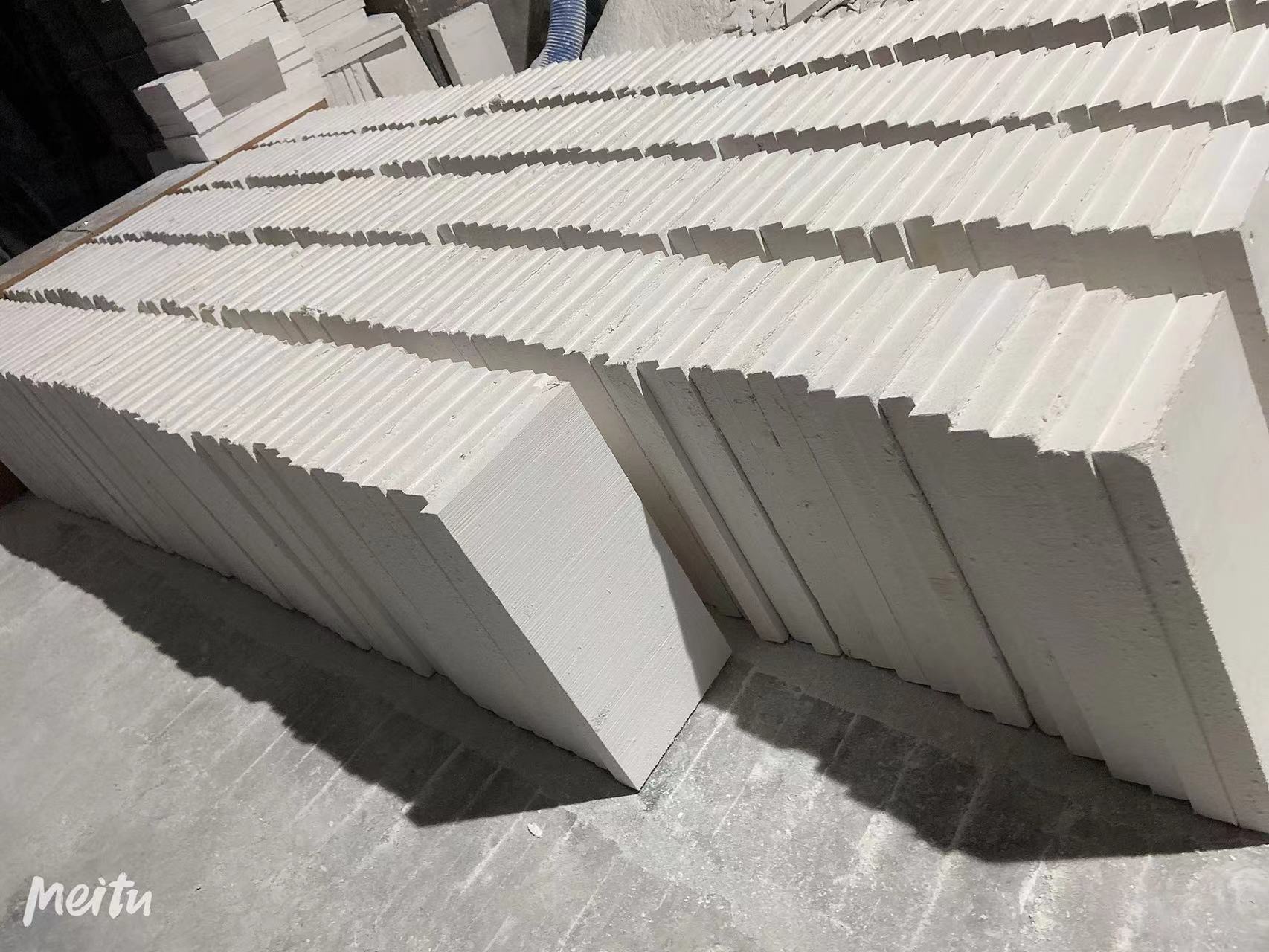1050耐高温硅酸钙板 硬硅钙石复合砖无石棉