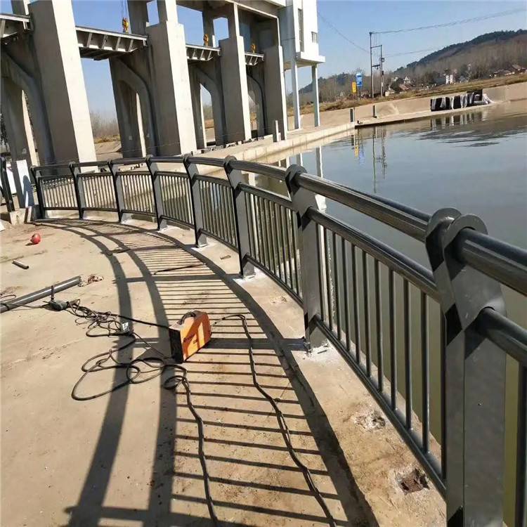 景区景观河道隔离不锈钢护栏 桥梁复合管钢护栏 防撞栏杆