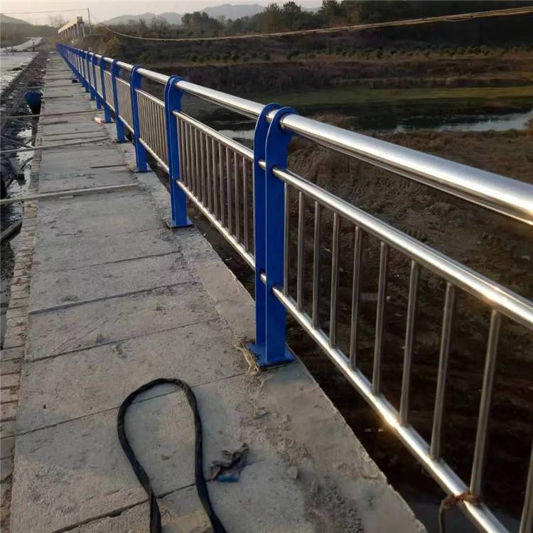 桥梁钢护栏 304不锈钢防撞隔离栏杆 河道景区复合管护栏