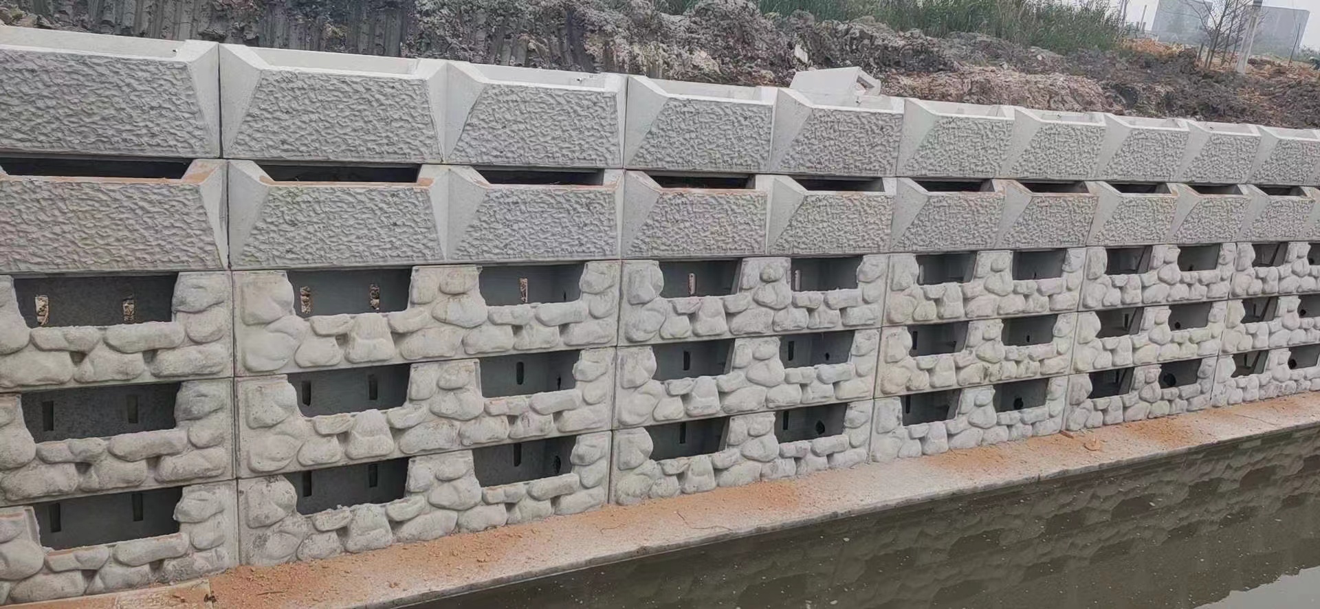 盐城鹅卵石挡土墙模板箱体式生态框护坡模具京伟企业