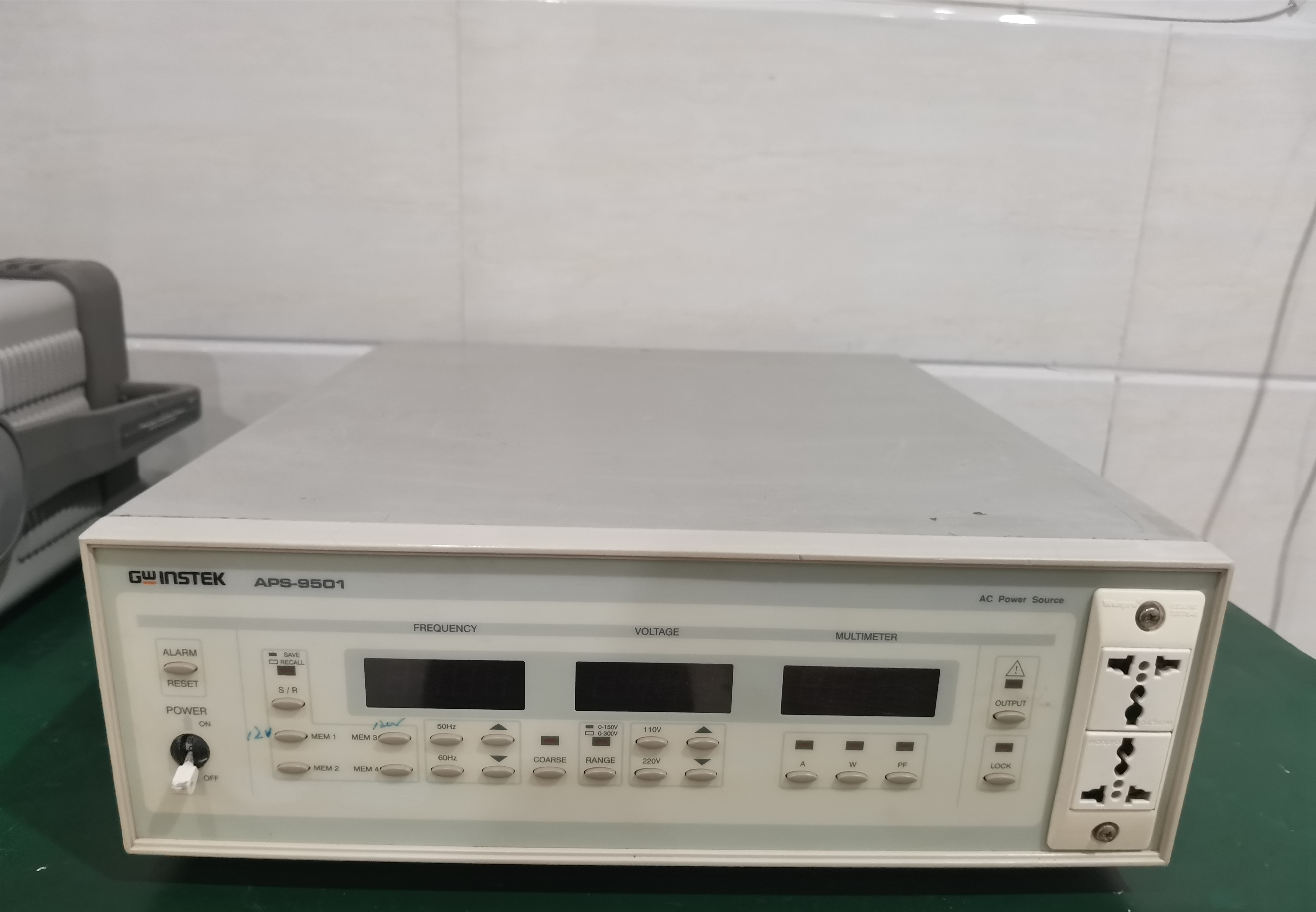 固纬APS-9501交流变频电源 500W的电源