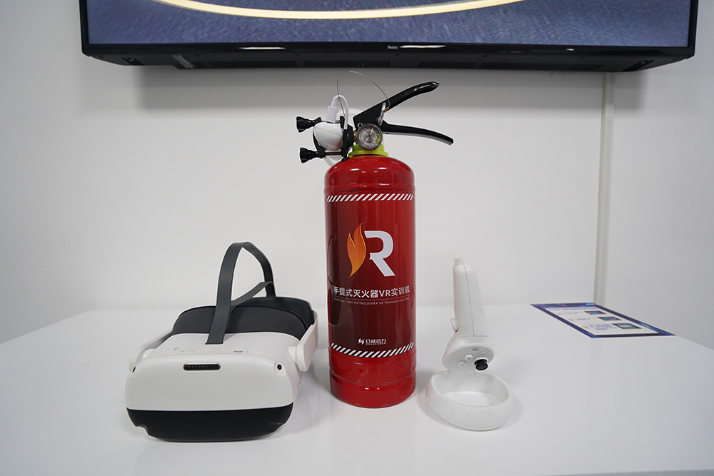 VR消防灭火一体机，手提式灭火器VR实训机，VR灭火器设备，VR消防灭火培训