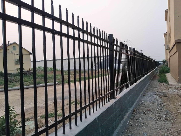 贺州围墙铁艺栏杆,锌钢栅栏