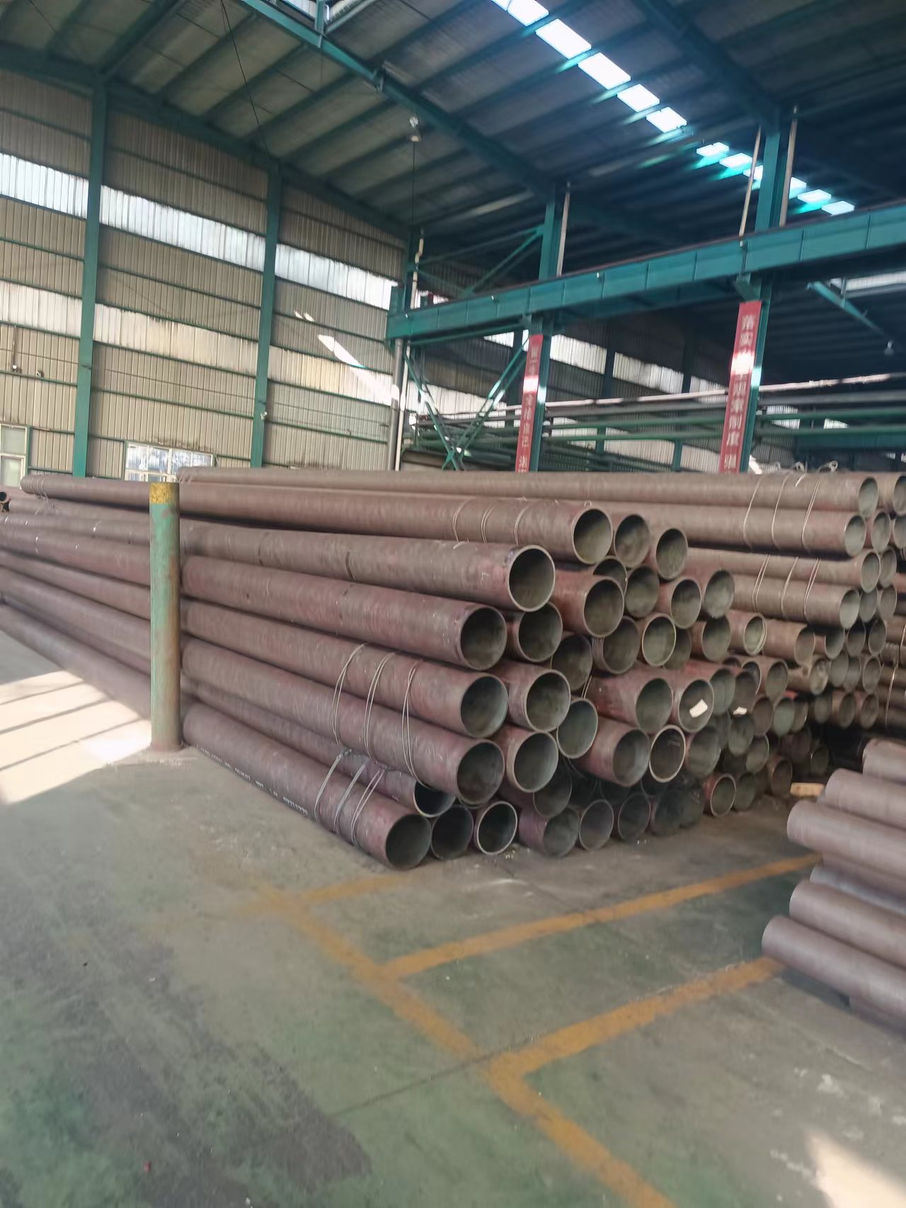 聊城鑫鹏源钢管厂生产直销351*20的20#Q355BQ355C材质无缝钢管