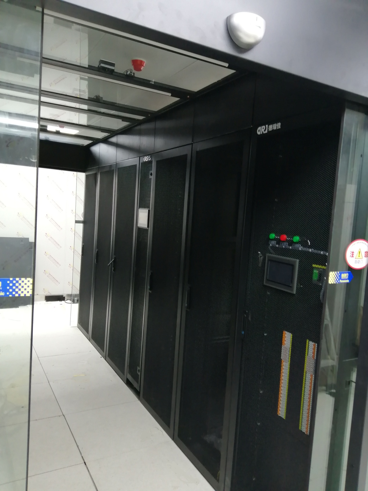东数西算中小型数据机房动力环境监控系统 多联柜机房