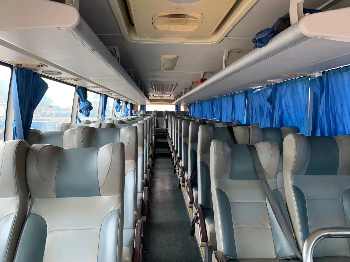 深圳机场包车到中国香港 透明收费明码标价 7座丰田埃尔法商务车