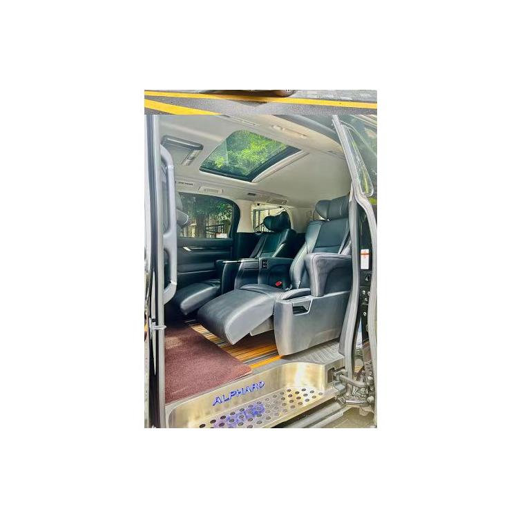 7座丰田埃尔法商务车 接待大量会议用车 中国香港租大巴车