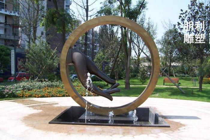 供给景点月牙环雕塑标识 校园圆环雕塑景观制作 镂空大型月牙圆环雕塑