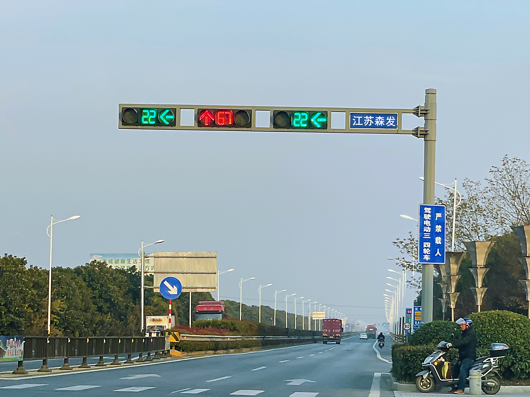 交通杆、电力杆、标志杆