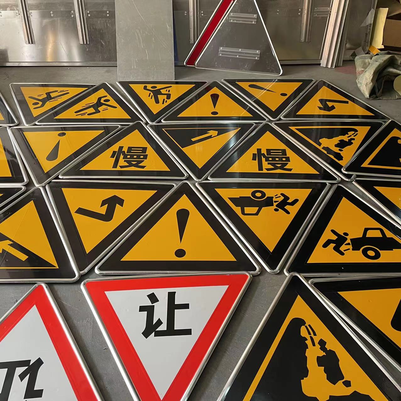 誉创铝制安全警告标牌 道路施工警示提示标志牌源头厂家